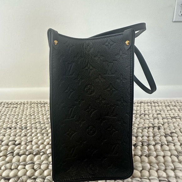Louis Vuitton On The Go black monogram Empreinte
No Wear
Like new - Picture 8 of 14
